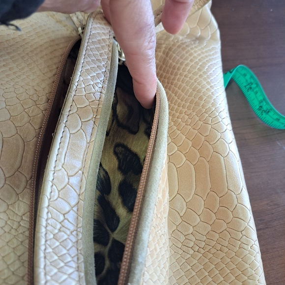 Longchamp Python embossed beish bag - Picture 5 of 16